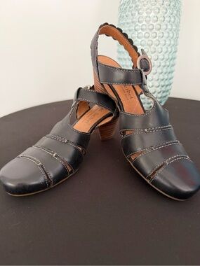 Josef Seibel The European Comfort Shoes Black Leather t-strap Heels
